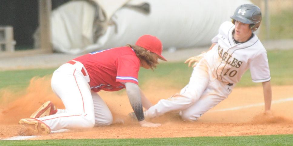 DecaturDaily.com - East Lawrence inches closer to playoffs image