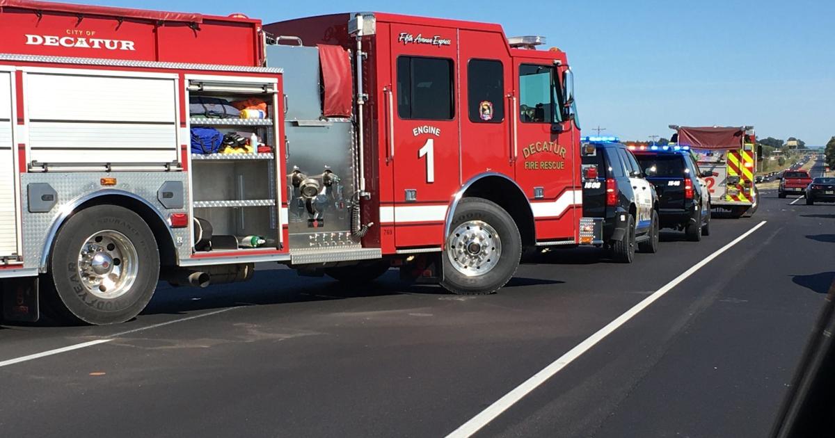 Decatur police investigate crash in which vehicle left scene | Local ...
