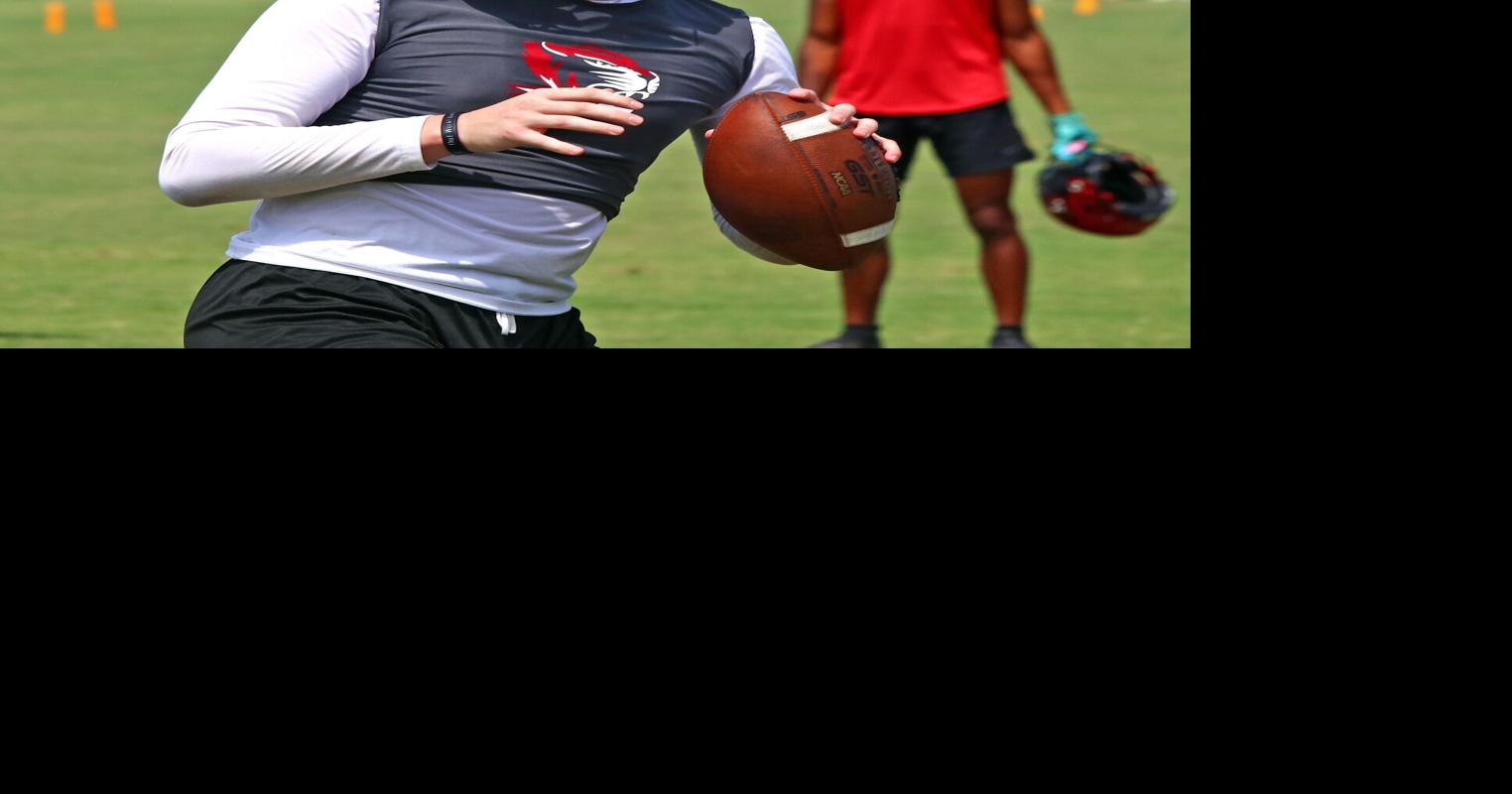 DecaturDaily.com - Jack Smith takes over as Hartselle’s quarterback image