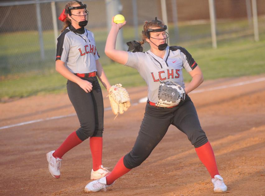 DecaturDaily.com - Lady Devils' bats explode in win over East Lawrence image