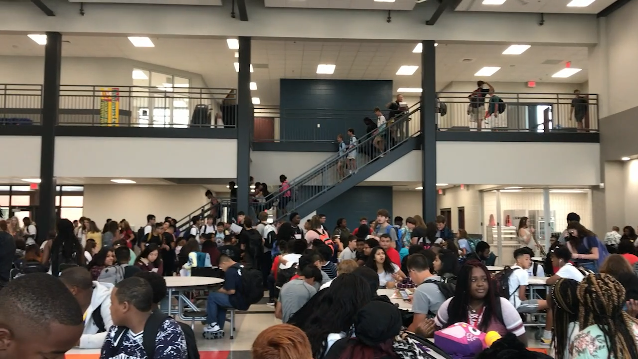 Decatur High First Day Of School Multimedia Decaturdaily Com