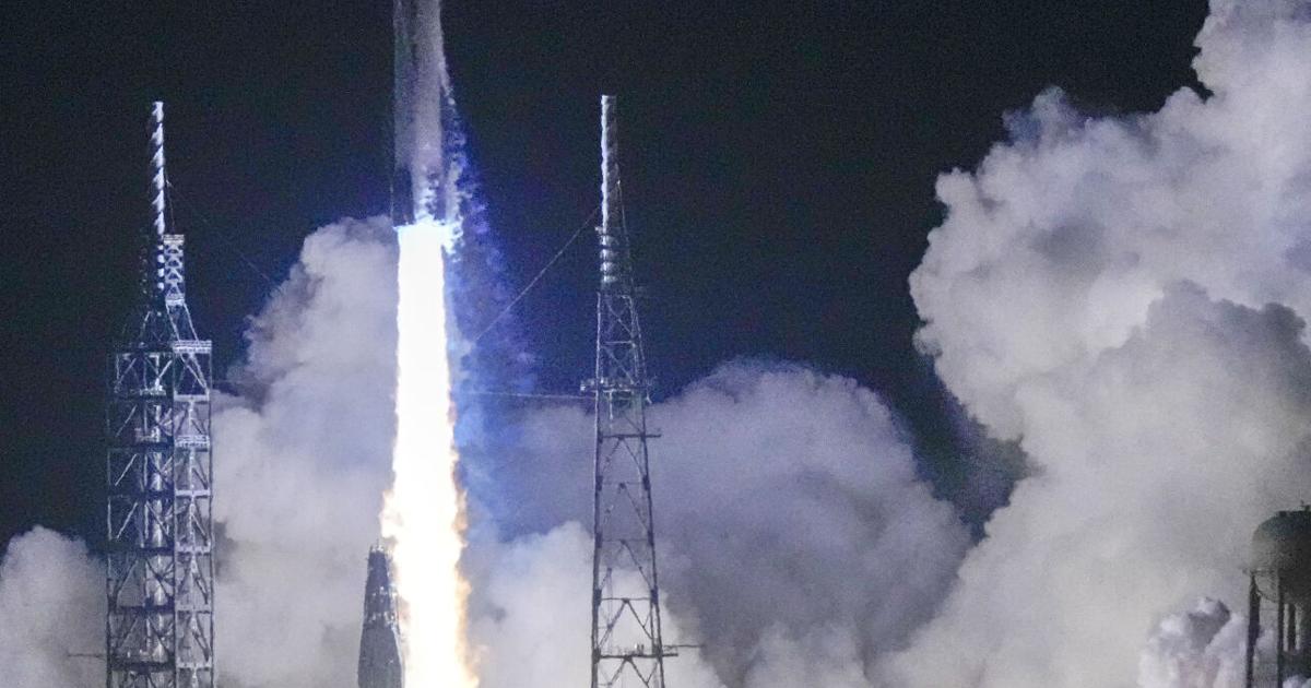 Jeff Bezos' New Glenn rocket reaches orbit on first test flight ...