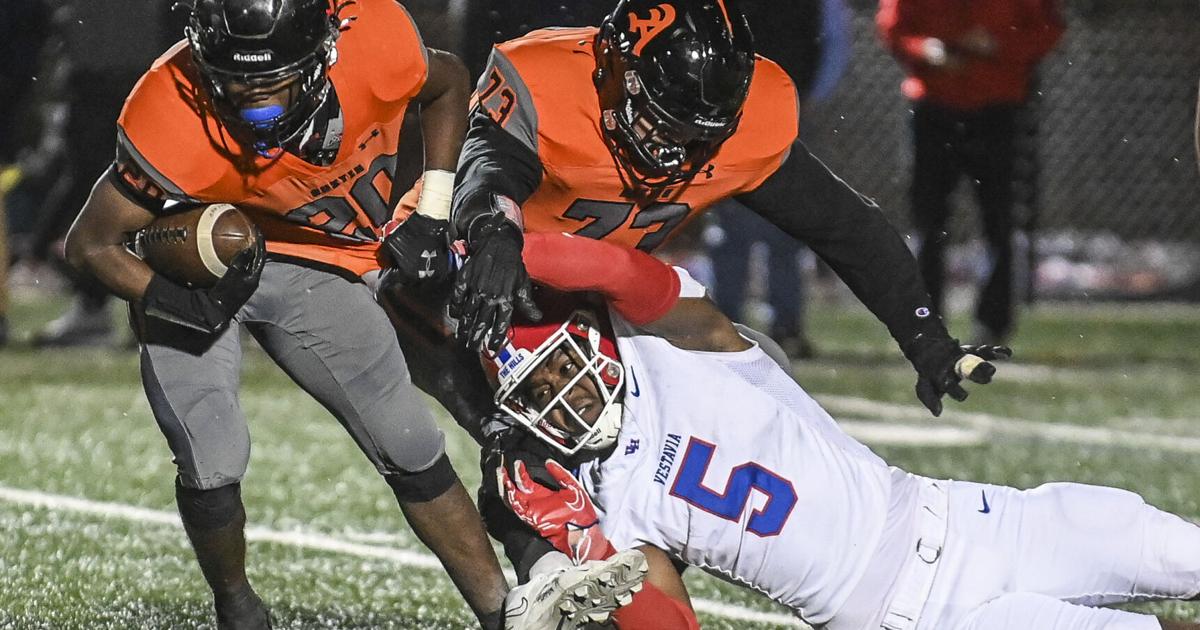 DecaturDaily.com - Austin thwarted again in 7A playoffs image