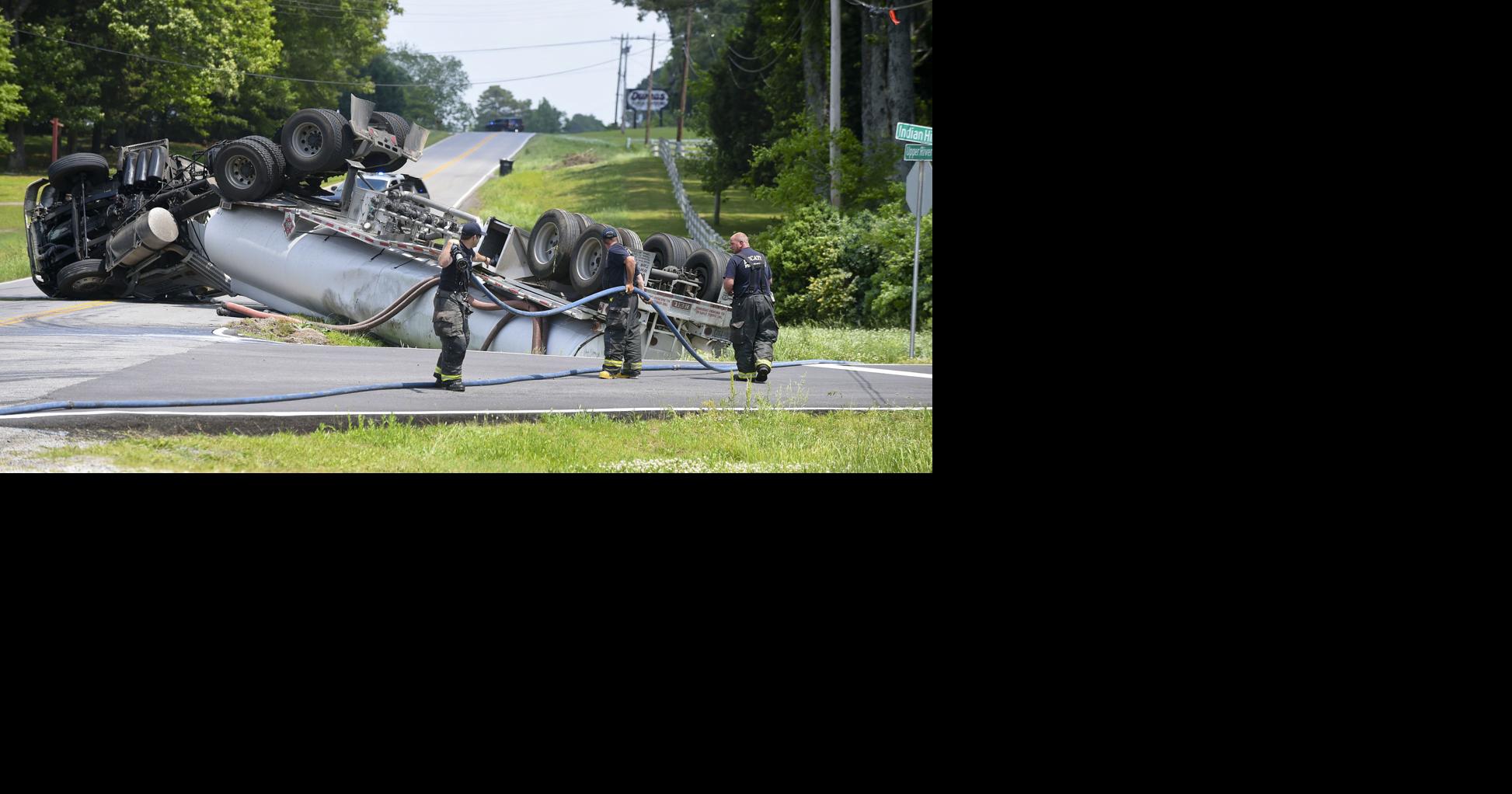 Fuel spills from overturned tanker truck | Decatur | decaturdaily.com