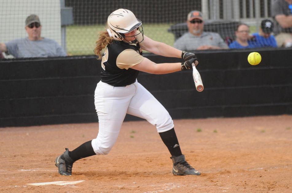 DecaturDaily.com - East Lawrence blasts Tharptown in last home game image