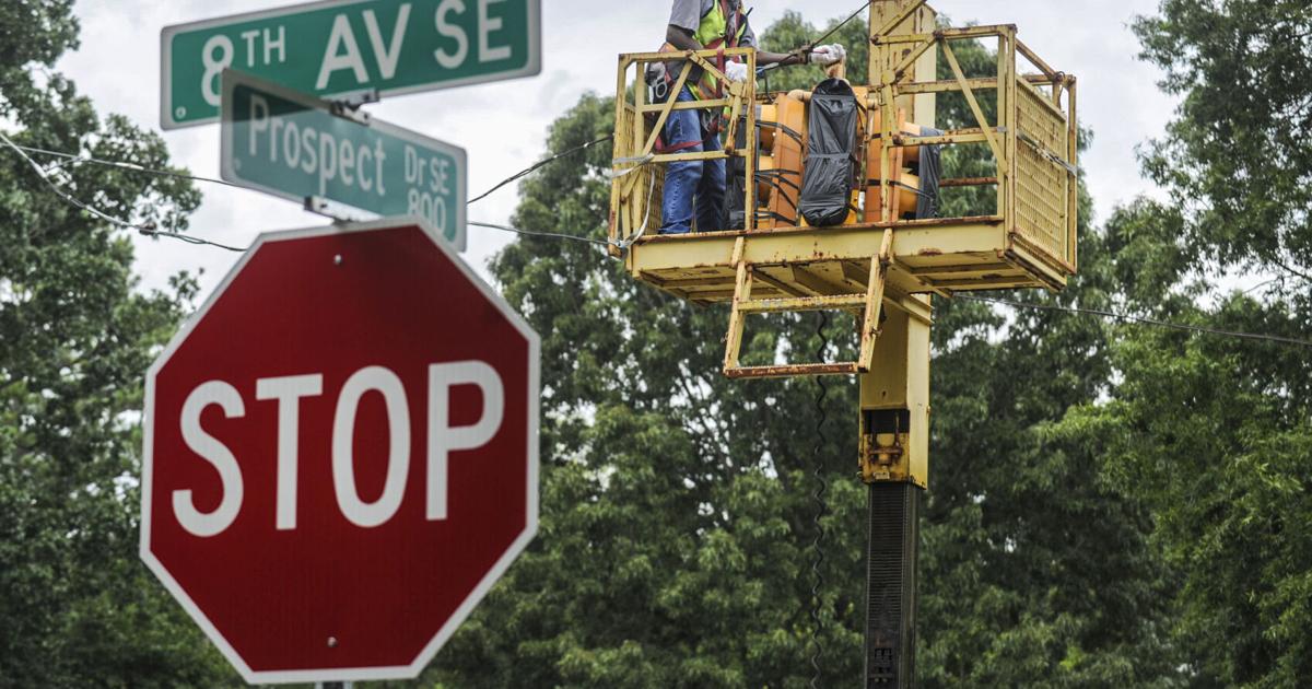 Decatur Signs Traffic signals at three Southeast Decatur intersections replaced with ...
