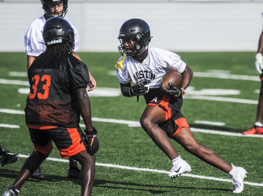 DecaturDaily.com - Tre Shackelford is an All-State receiver back for the Black Bears image