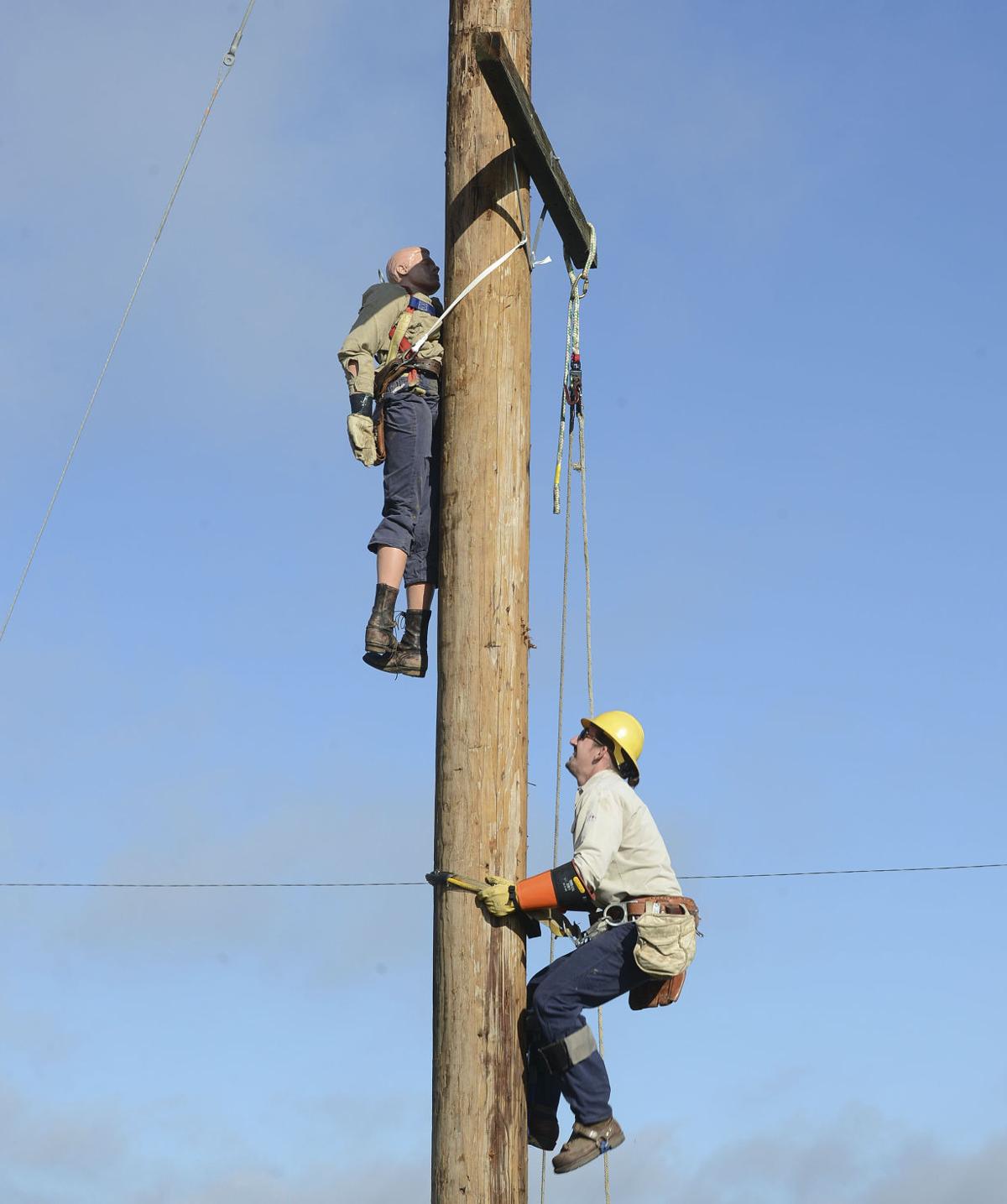 Decatur Utilities Pole Top Rescue Training Gallery decaturdaily com