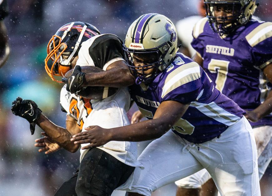 DecaturDaily.com - Sheffield runs past R.A. Hubbard in second half image