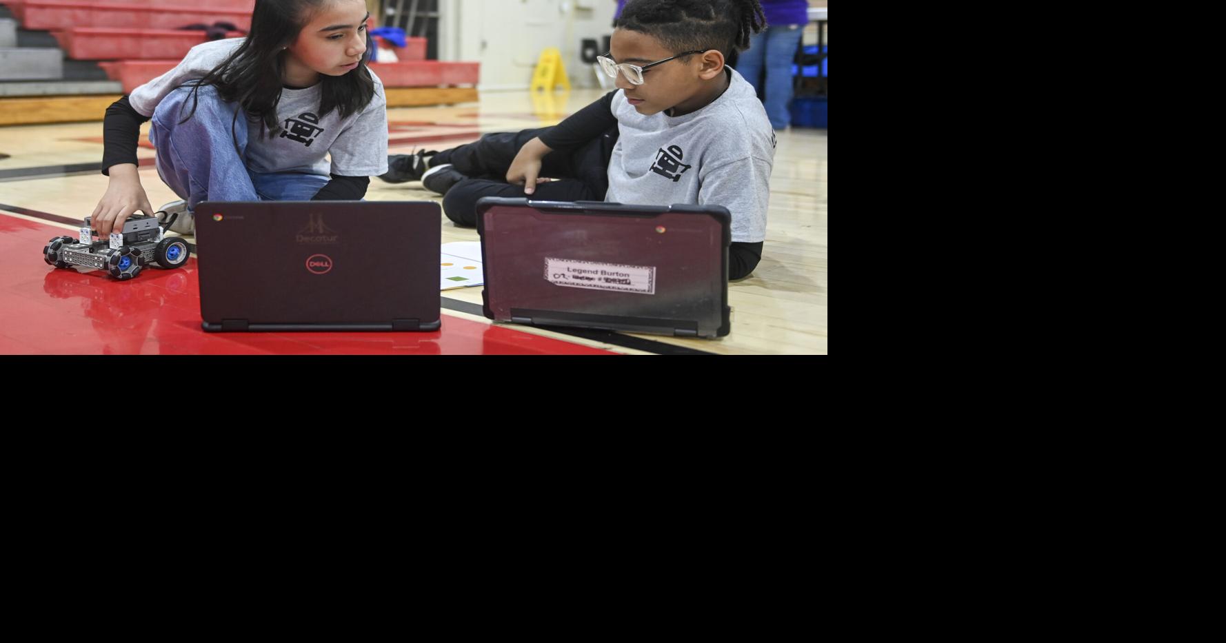 Decatur students enjoy robotics matchup | Decatur | decaturdaily.com