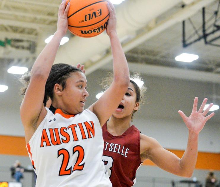 DecaturDaily.com - Burton making history with Austin girls image