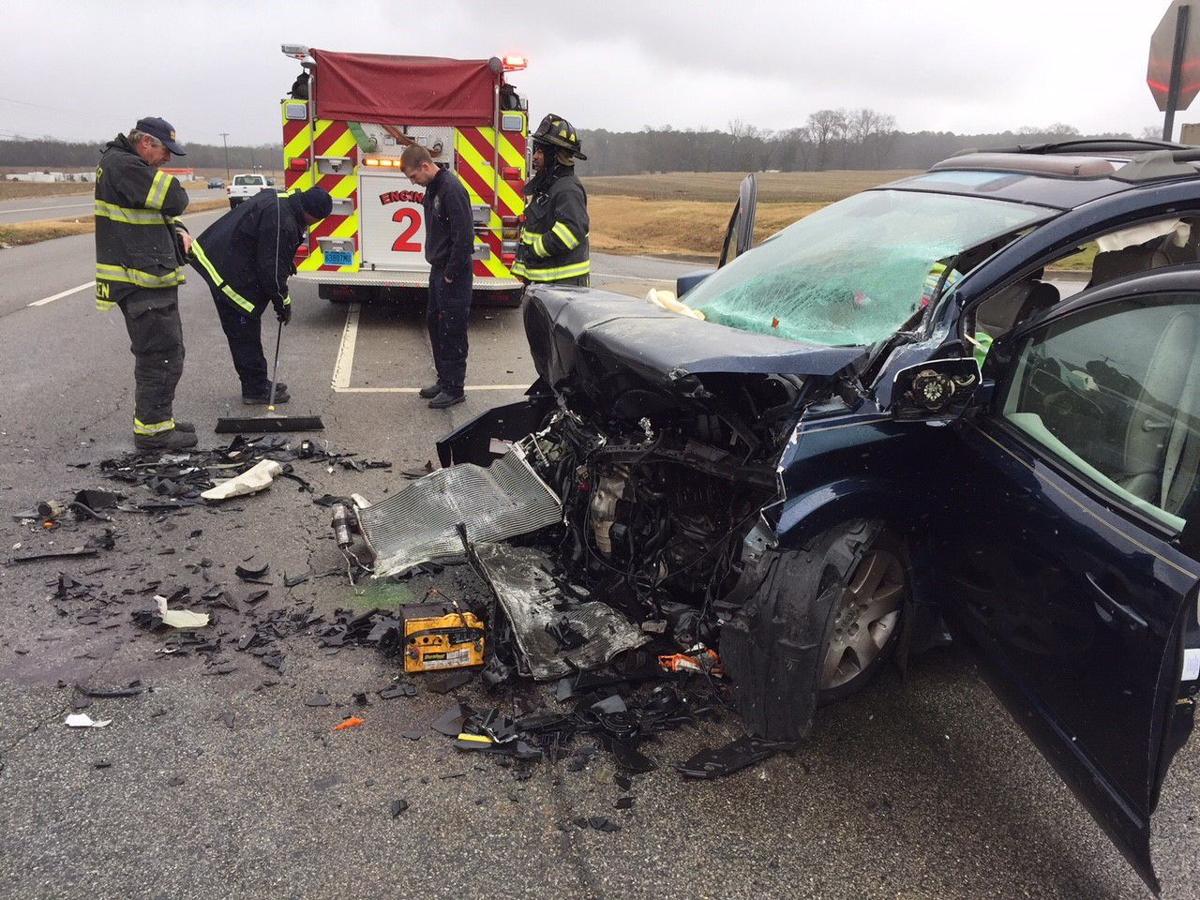 At least 3 people injured in Alabama 20 wreck Decatur