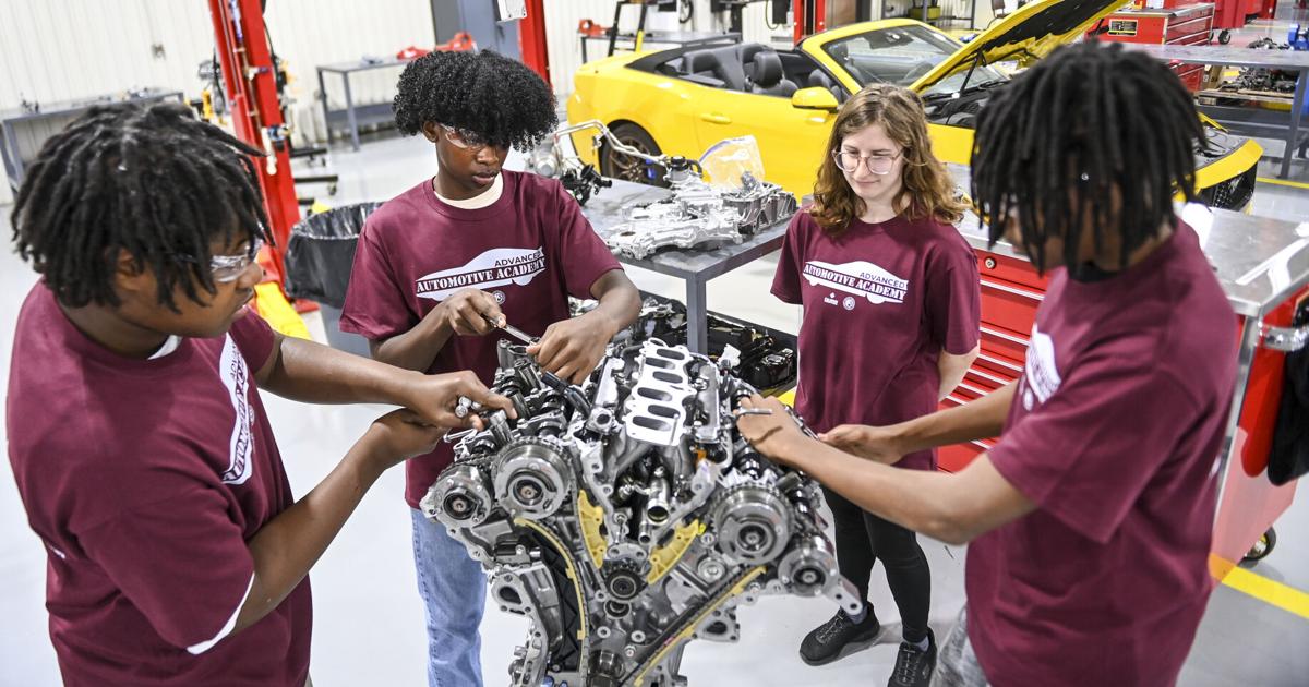 Calhoun Decatur Campus Ap Campers learn about engines at Calhoun's Advanced Automotive Academy ...