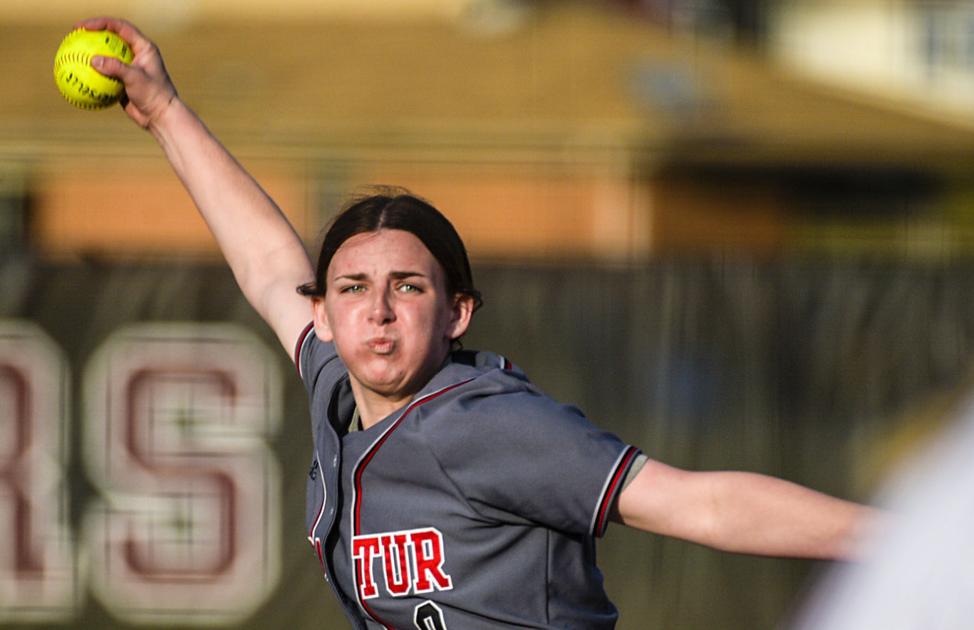 DecaturDaily.com - Madison Murphy leads Decatur to a successful start image