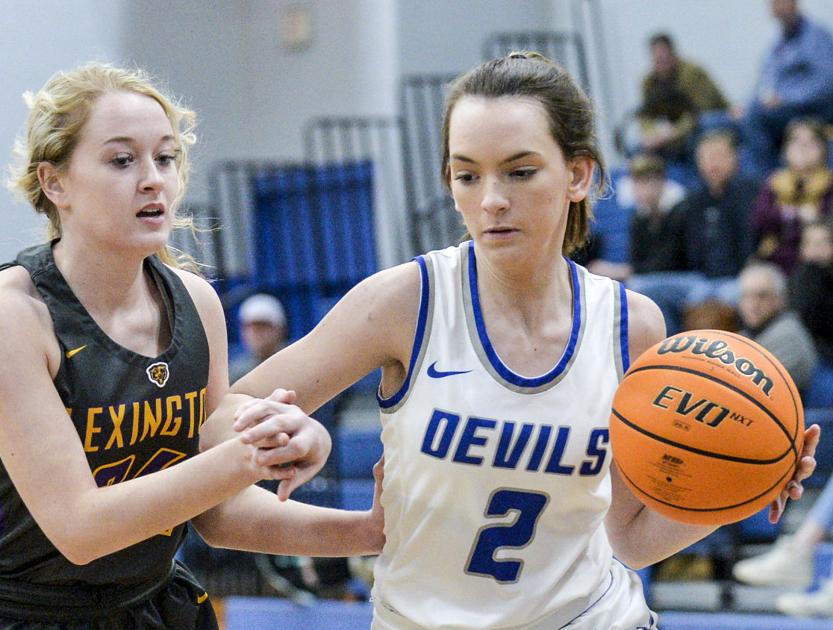 DecaturDaily.com - Falkville girls pull away from Lexington, add to program wins record image