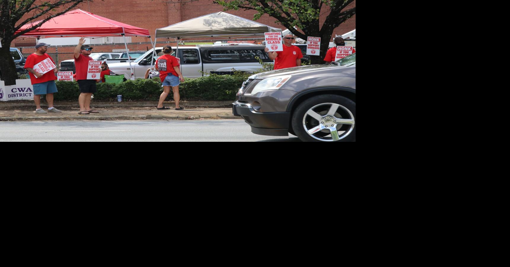 AT&T workers picket on Sixth Avenue on Monday | Decatur | decaturdaily.com