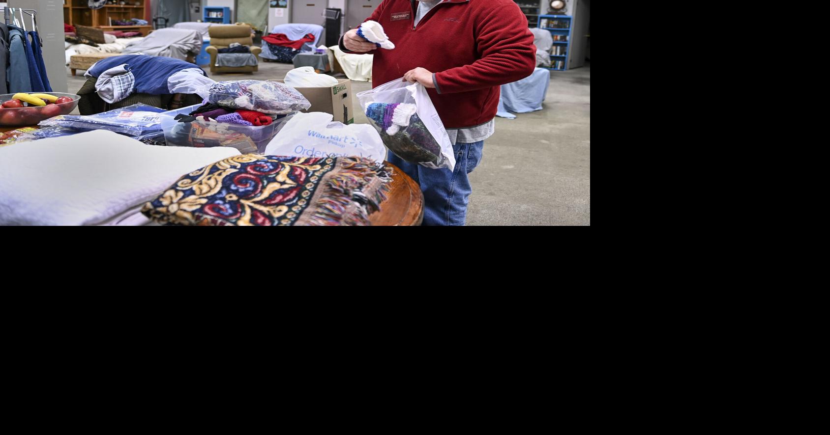 Volunteers prepare Decatur warming center ahead of freeze Decatur