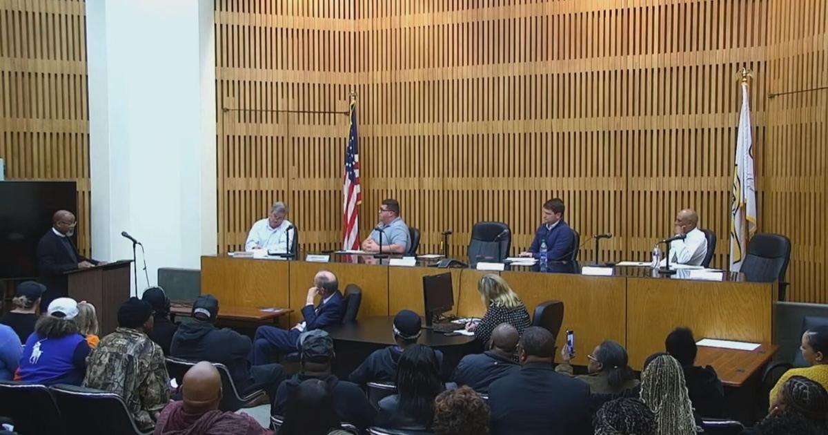 Residents renew calls for absent mayor's resignation | Decatur ...