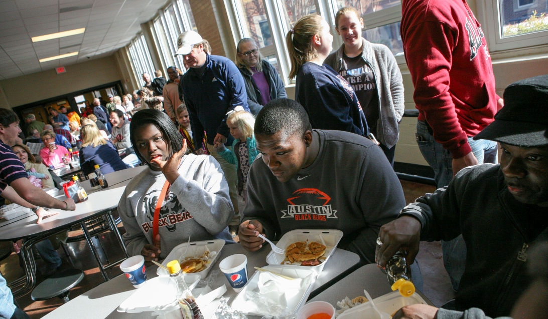 Austin High lineman Brown commits to Alabama  Alabama 