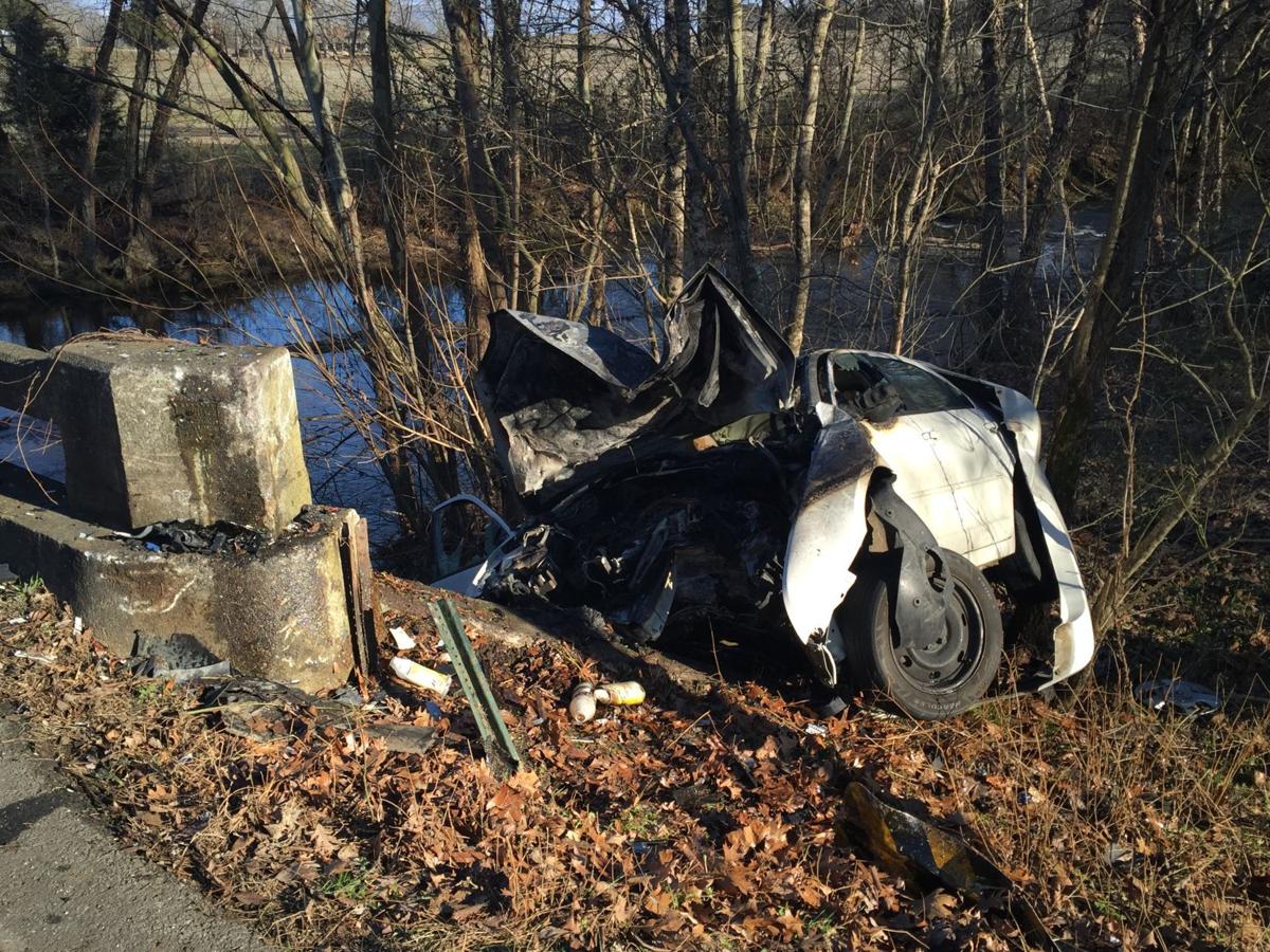 3 injured in Athens wreck Limestone County