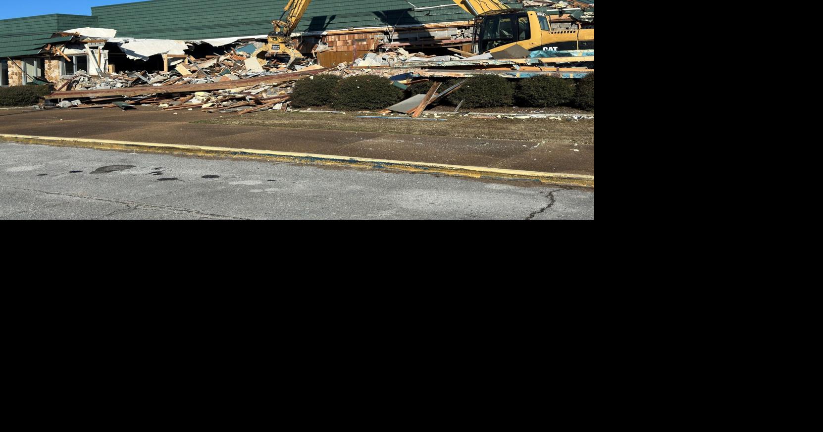 Demolition of T.C. Almon rec center begins | Decatur | decaturdaily.com