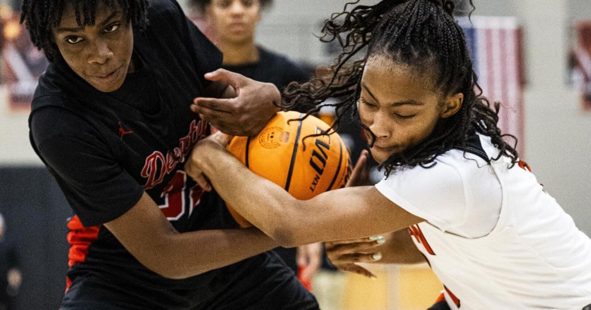 DecaturDaily.com - Austin girls, boys get wins over Decatur image