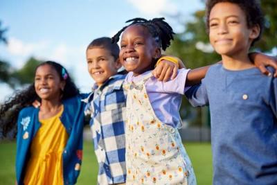 6 consejos de los médicos para mantener a sus hijos seguros en el campamento de verano