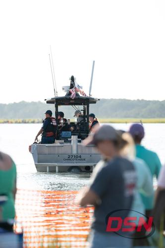 Coast Guard boat number 27104 Chincoteague.jpg