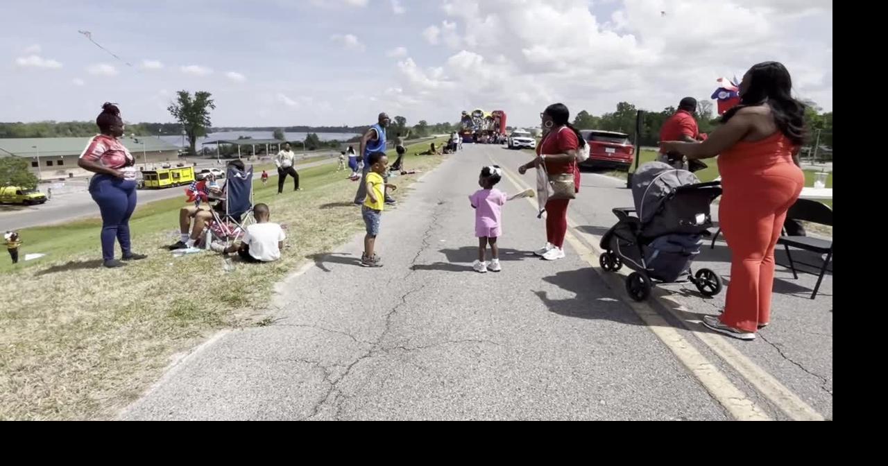 Community Soars at Greenville Levee Kite Event