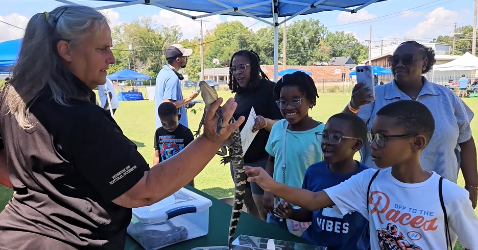 Science festival brings hands-on learning to Indianola