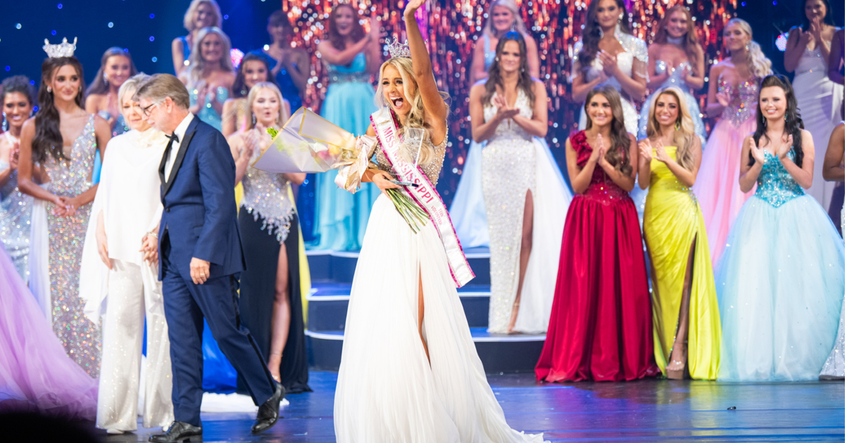 Newly crowned Miss Mississippi Teen Volunteer is turning heads by helping others