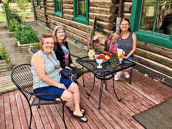 Travelers Create Floral Displays for Sullivan Roadhouse