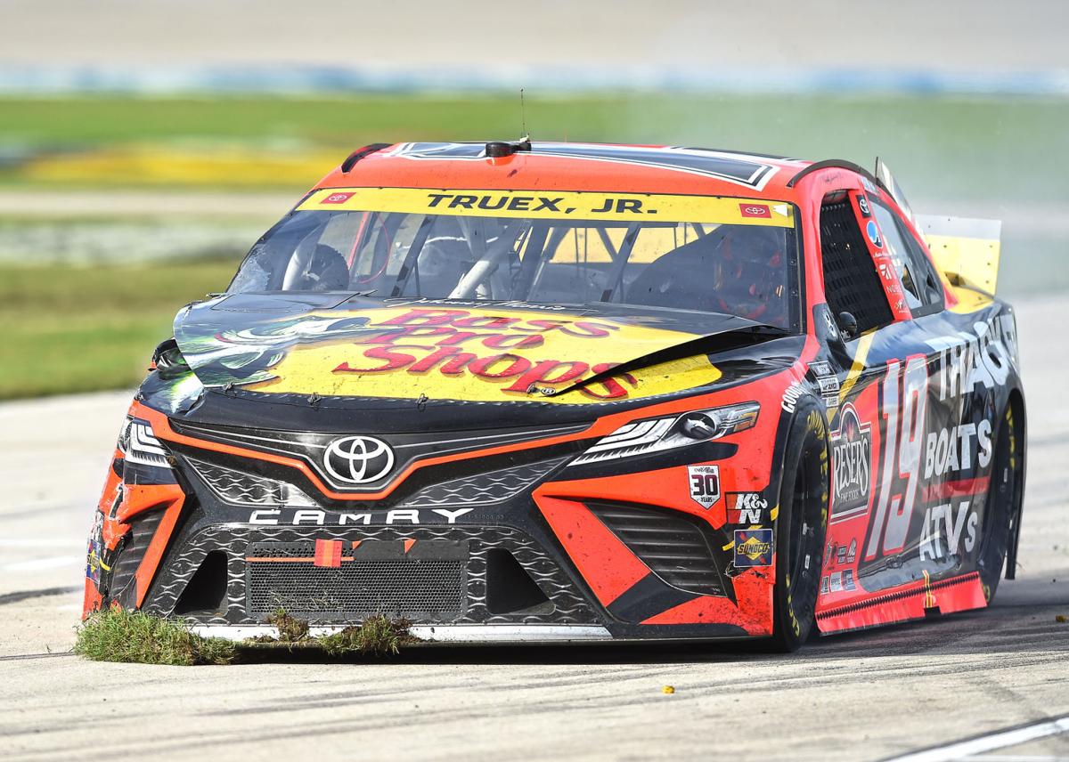 Larson Dominates At Tms To Clinch Berth In Championship Finale Motor Sports Dentonrc Com Larson Dominates At Tms To Clinch Berth In Championship Finale Motor Sports Dentonrc Com