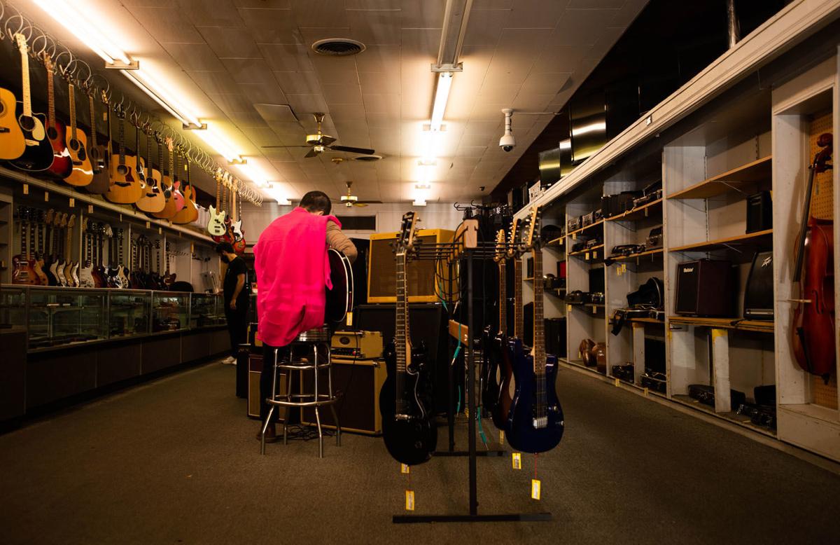 Mcbride Music Pawn Denton S Own Pawn Stars Denton Dentonrc Com