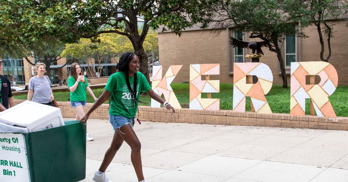 Unt Move In It's hot and about to rain. Must be move-in time at UNT. | University ...