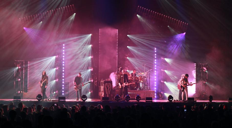 Rock bands The Smashing Pumpkins, Interpol brought more heat to Dallas Entertainment