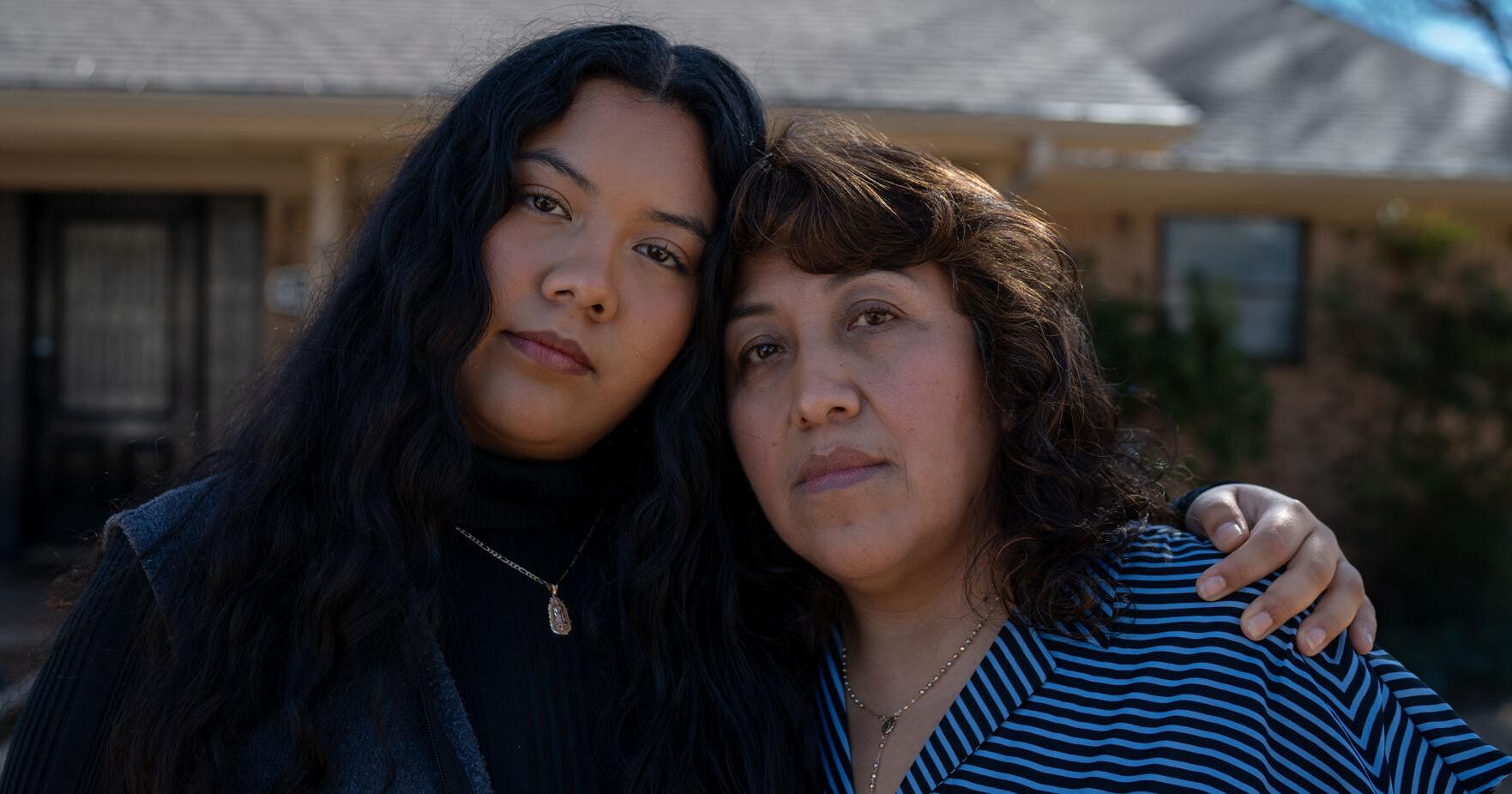Glitch in financial aid form is keeping students with immigrant parents from applying for college grants - Vimarsana News
