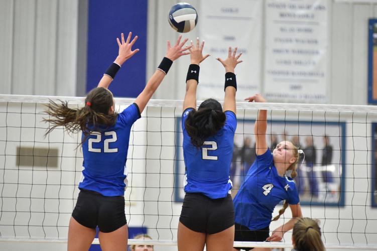 Volleyball Decatur outlasts Krum in tightly contested 74A match