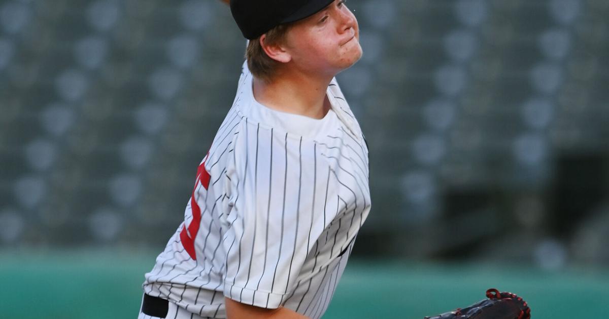 Snakenberg tosses gem to lead Argyle past Lucas Lovejoy in series opener