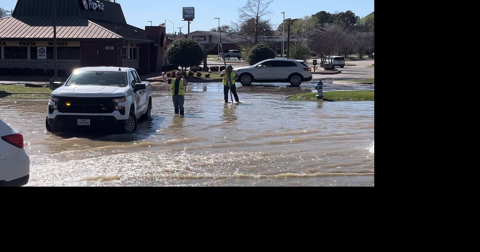 Water main break causes flooding near Teasley, I-35 service road