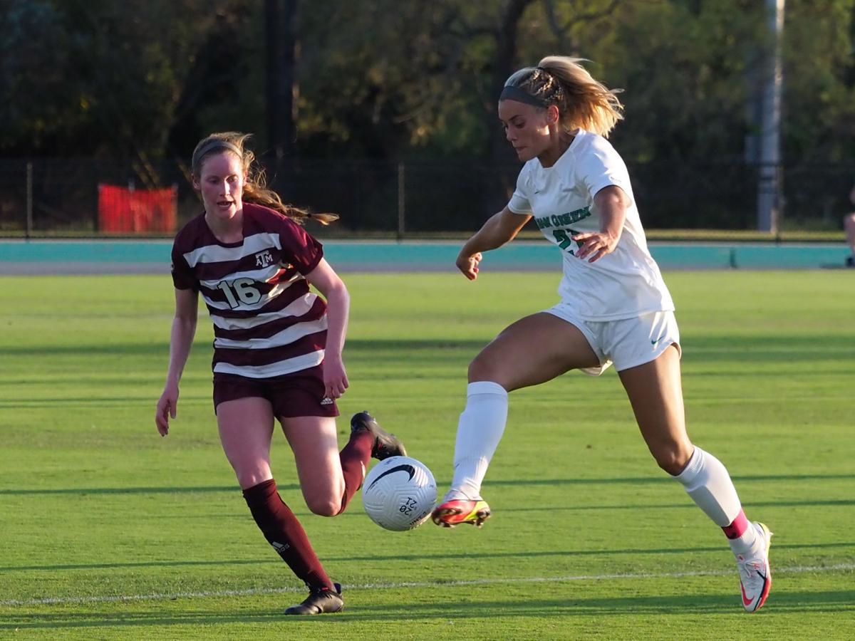 Unt Ties Texas A M In Sarah Fuller S Mean Green Debut Mean Green Dentonrc Com
