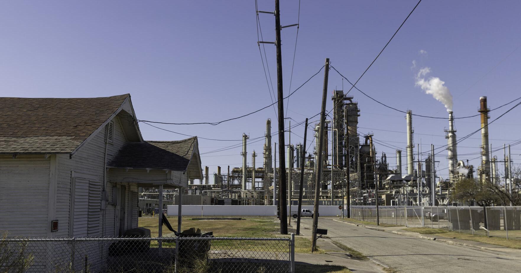 Texas companies reported releasing 1 million pounds of excess pollution during recent cold snap - Vimarsana News