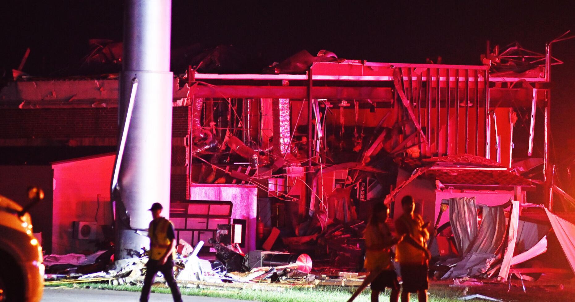 Apparent tornado damages buildings, marina at Denton County line; 5 dead in Cooke County - Vimarsana News