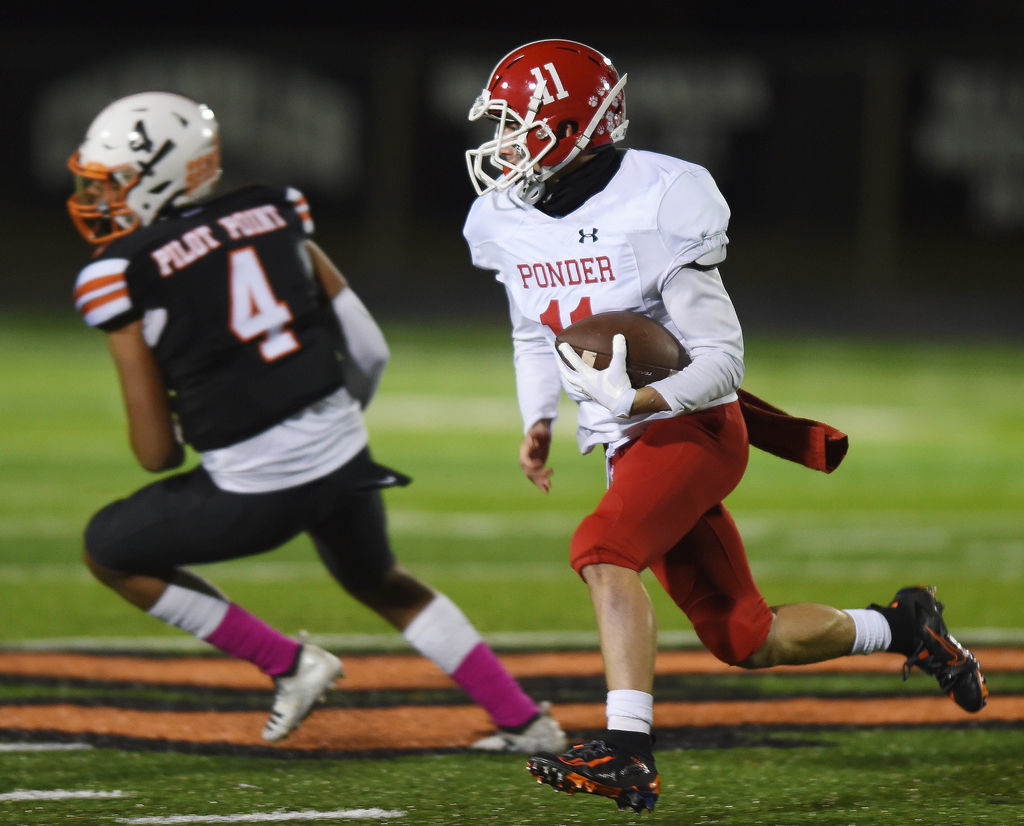 Football Pilot Point manhandles Ponder to stay unbeaten in district