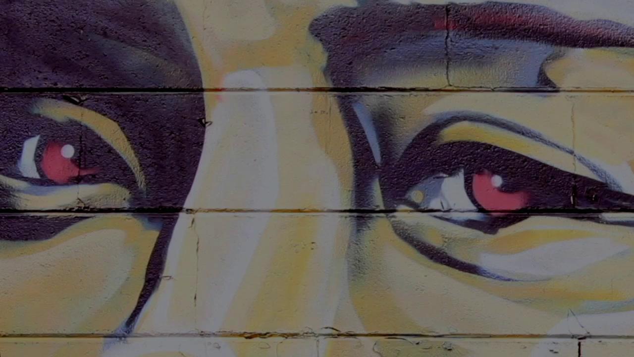 Something Bigger Than Me Muralist S Art Speaks To The Public