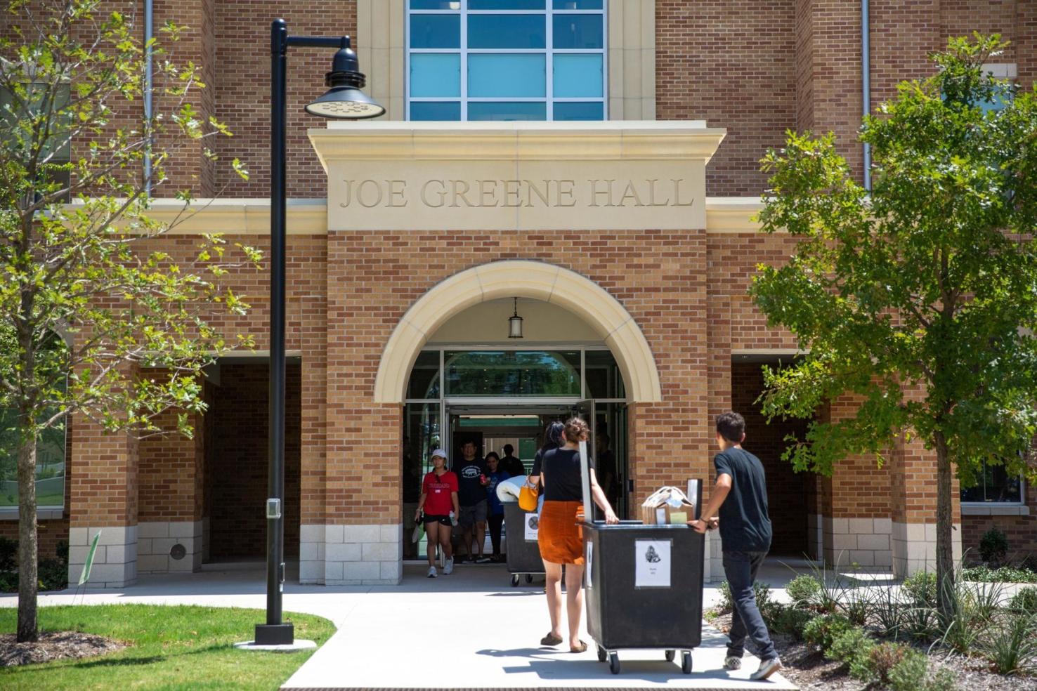 Unt Move In Tight quarters: UNT only has enough beds for incoming freshmen ...