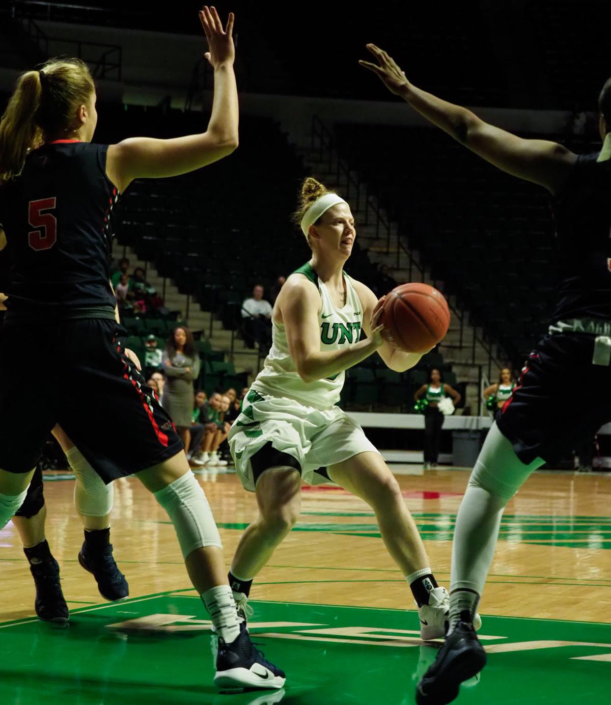Women S Basketball Mitchell Becomes Fastest To Reach 50 Wins As