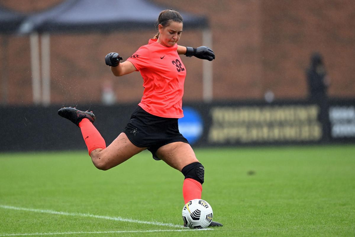 Unt Soccer Recruit Fuller Lands In National Spotlight Could Kick For Vandy Football Team On Saturday Mean Green Dentonrc Com