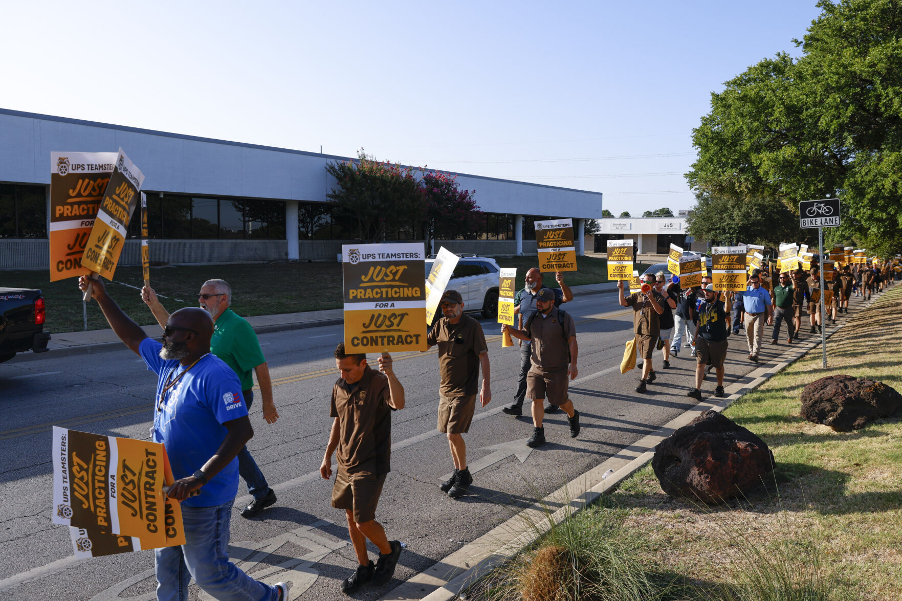 UPS And Teamsters Reach Tentative Contract Agreement, Averting Strike ...