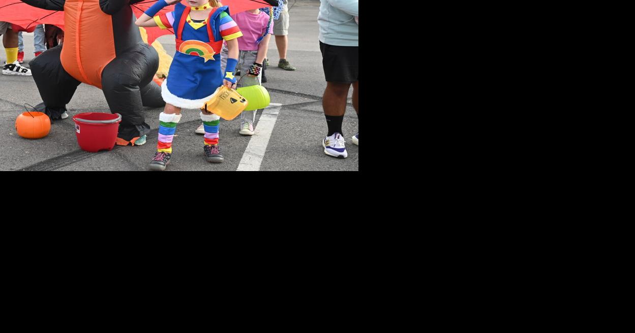 Costumes and pumpkincarving skills come out for Denia’s Halloween